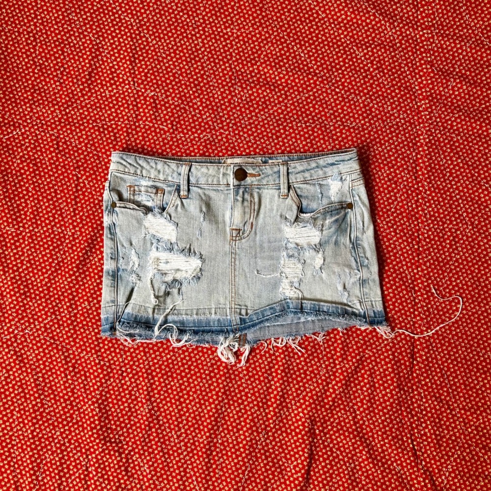 Vintage 2000s Sneak Peek Distressed Denim low rise Mini Skirt Light Wash